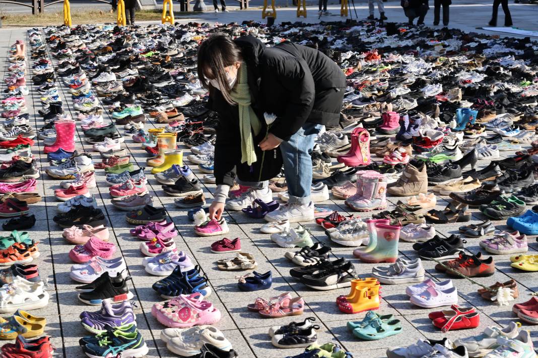 Seul’ün merkezine Filistin'de hayatını kaybedenlerin anısına 2 bin ayakkabı bırakıldı 5